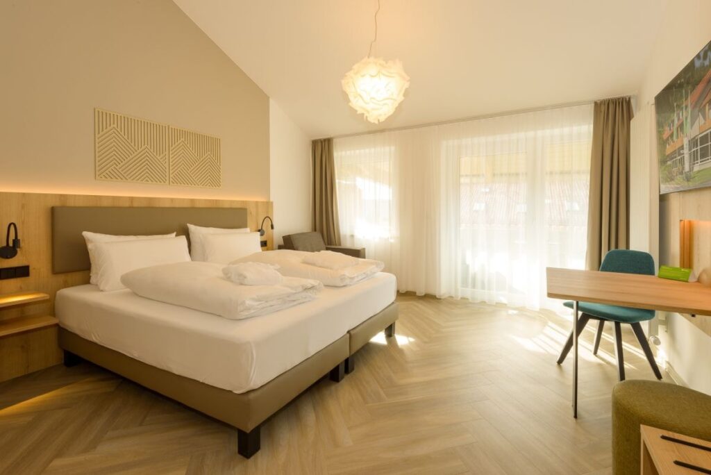 Bayerischer Wald Hotel mit Pool - BERGlässig Hotel Bodenmais