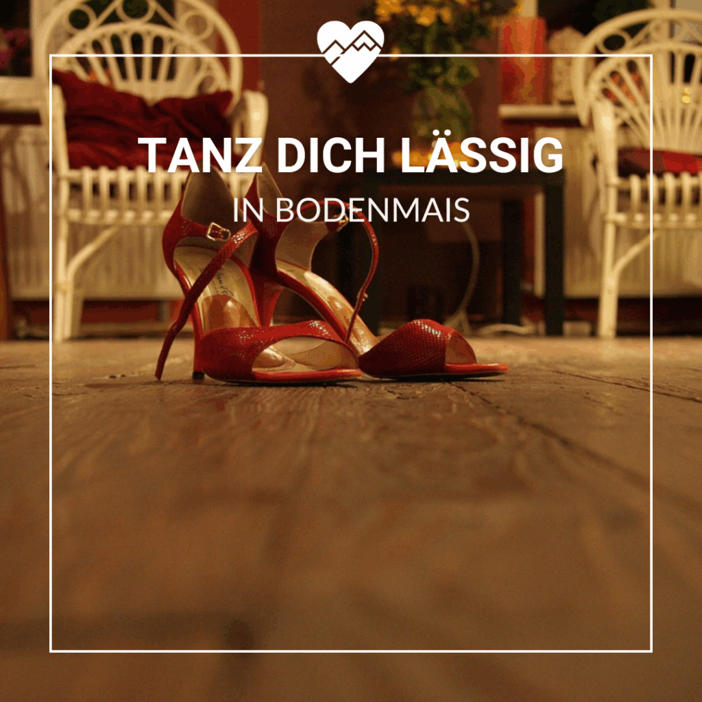 Ein Paar rote Stöckelschuhe auf einem Holzboden mit der Aufschrift "Tanz dich lässig in Bodenmais" darüber.