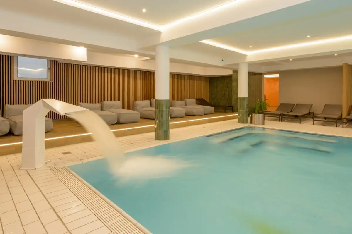 Pool und Spa-Bereich im BERGlässig Hotel Bodenmais