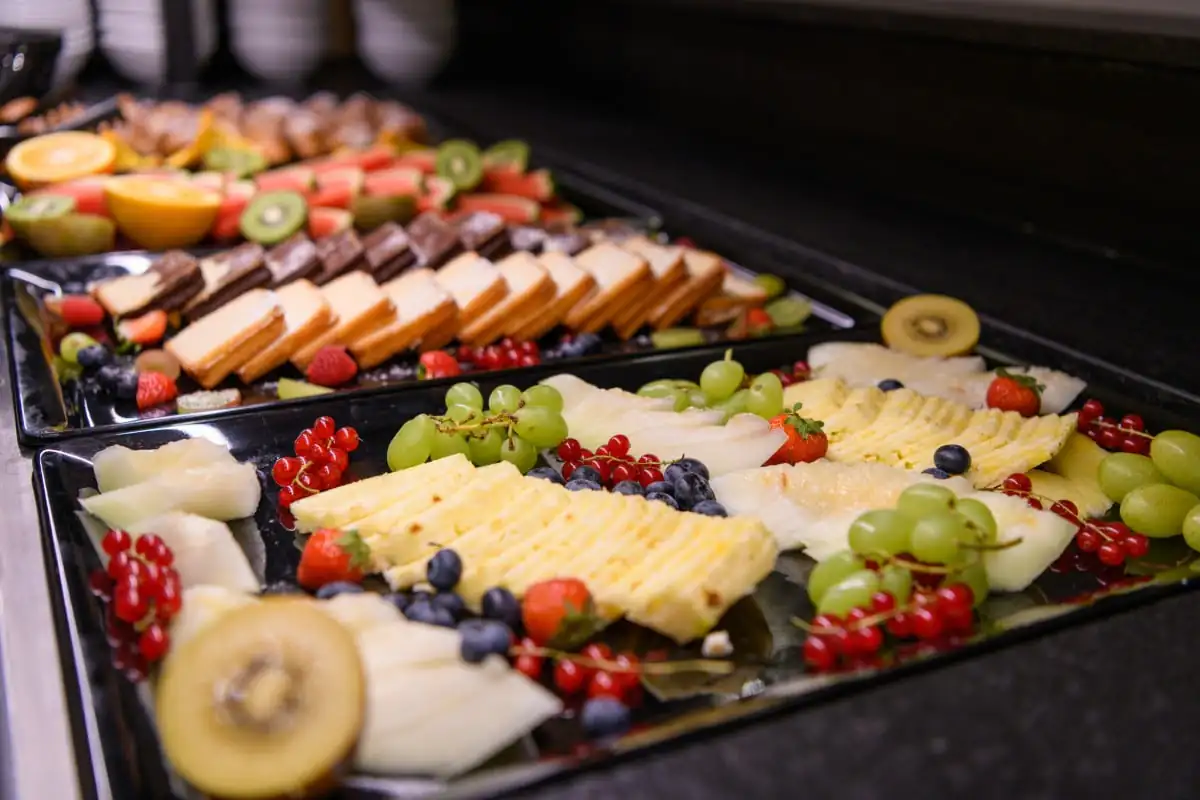 Buffet-Bereich und Kulinarik im BERGlässig Hotel Bodenmais