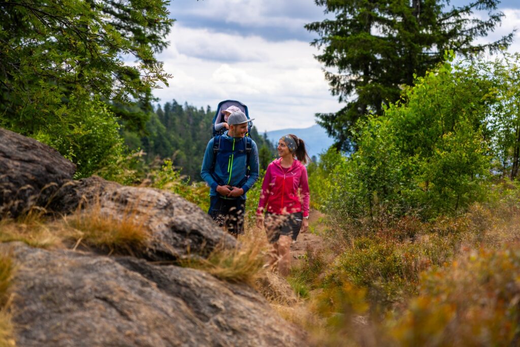 Wandern zwischen Felsen im Bayerischen Wald