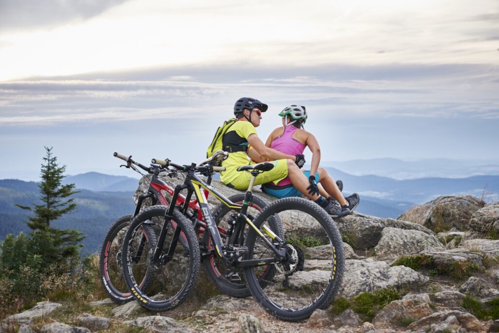 Bikepause mit Aussicht auf den Bayerischen Wald