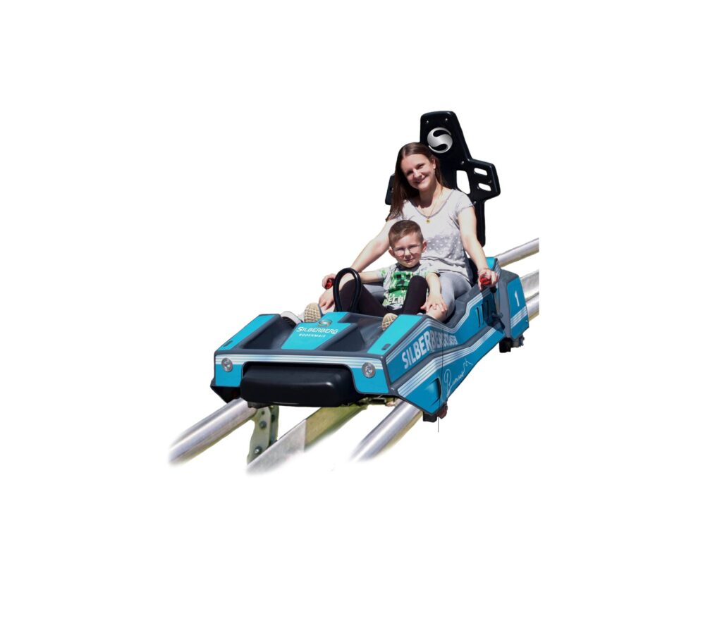 Mutter und Kind auf dem Silberberg-Coaster in Bodenmais